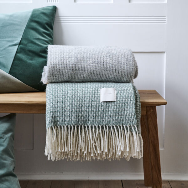 Nest Throw, green, Compliments