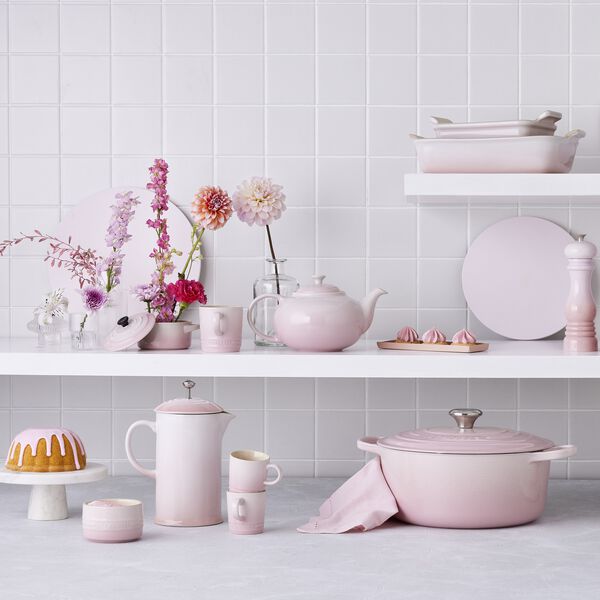 Signature round cast iron pot &Oslash; 24 cm, shell pink, Le Creuset