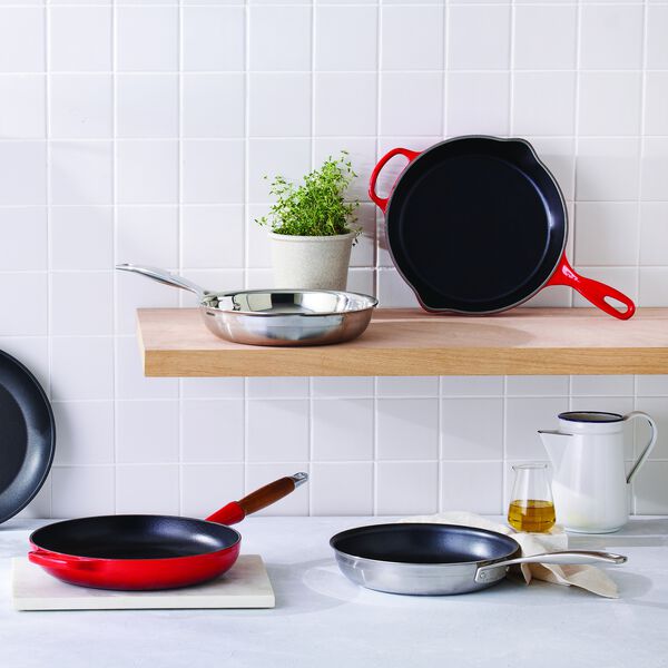 Signature cast iron deep skillet &Oslash; 26 cm, cerise, Le Creuset
