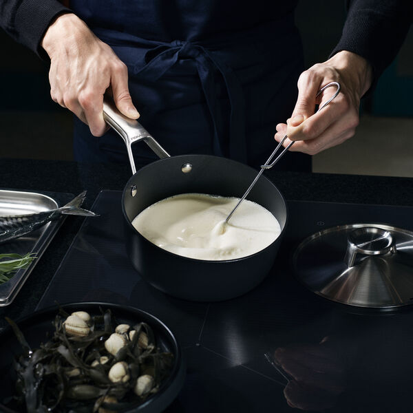 Taiten Saucepan with Lid 1.6 L, Fiskars