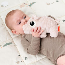 Pigee Cuddle Cute, powder, Done by Deer