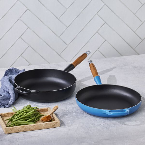Signature cast iron frying pan with wooden handle &Oslash; 28 cm, azure, Le Creuset