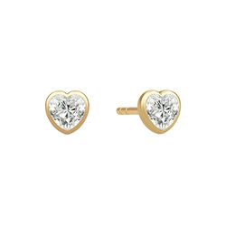 Amorina Earstuds, Julie Sandlau