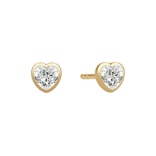 Amorina Earstuds, Julie Sandlau