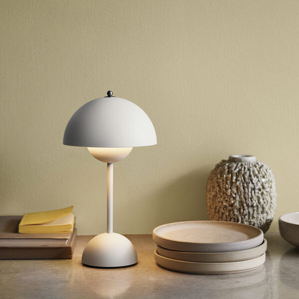 Flowerpot VP9 Portable Table Lamp, matt light grey Flowerpot VP9 Portable Table Lamp, matt light grey, &Tradition