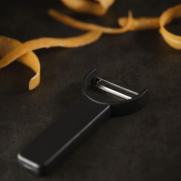 Singles Vegetable Peeler, black, Zone Denmark