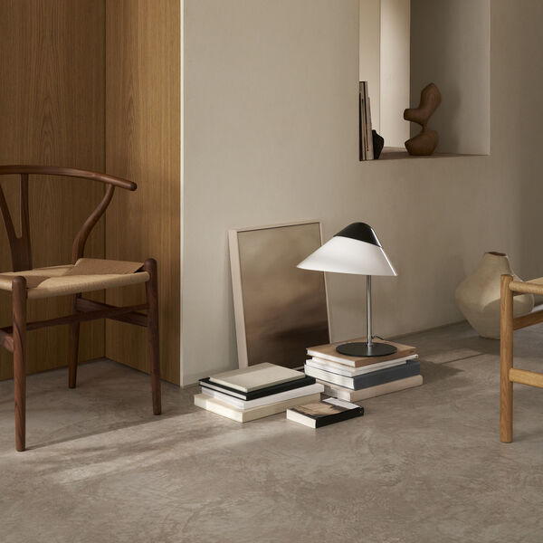 HJW02 Opala Table Lamp Midi, black, Carl Hansen & Søn