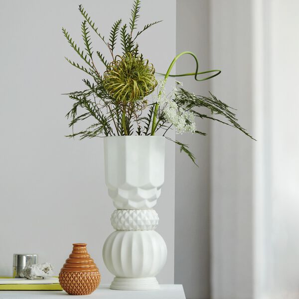 Samsurium Towerbell Vase, white, Dottir Nordic Design
