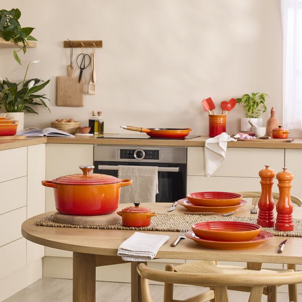 Signature round cast iron pot &Oslash; 26 cm, volcanic, Le Creuset