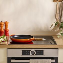 Signature cast iron frying pan with wooden handle &Oslash; 28 cm, volcanic, Le Creuset