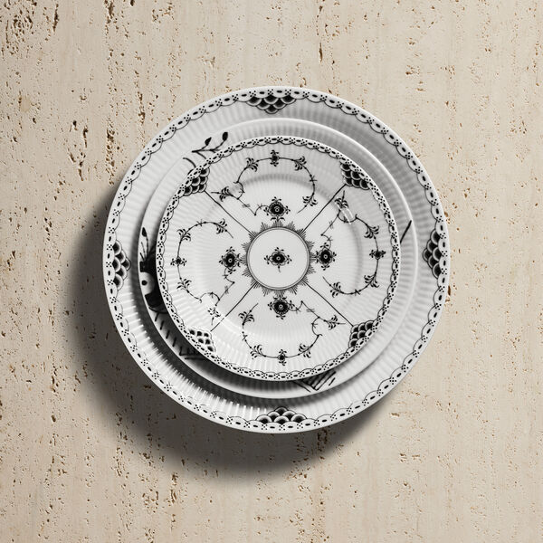 Black Fluted Half Lace Plate &Oslash; 19 cm, Royal Copenhagen