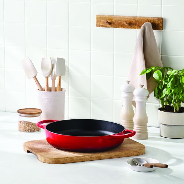 Everyday cast iron pan 28 cm, cerise, Le Creuset