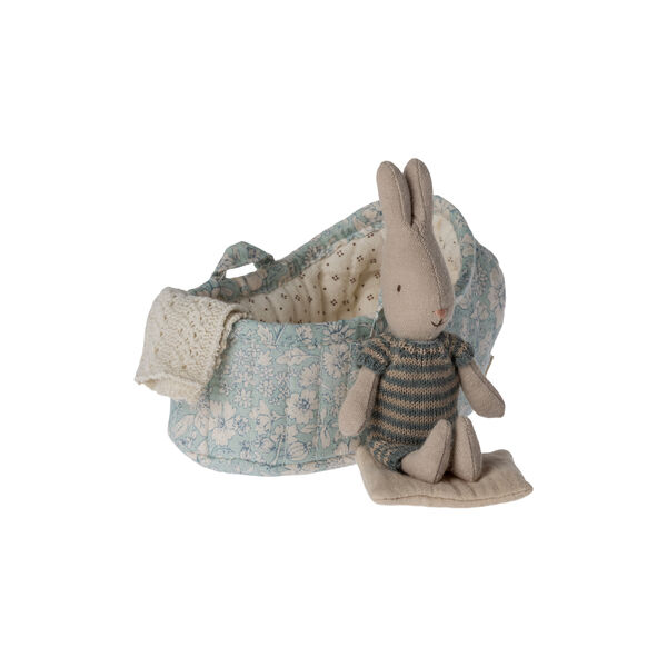 Bunny&nbsp;in&nbsp;Carry&nbsp;Cot, blue, Maileg