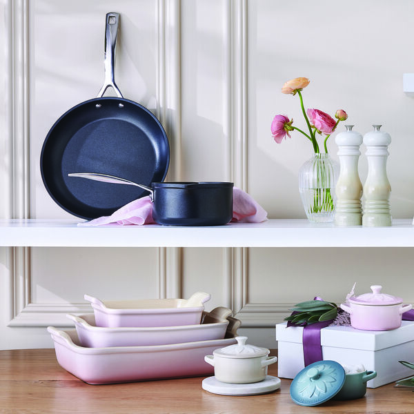 Heritage Rectangular Dish 32 cm, shell pink, Le Creuset