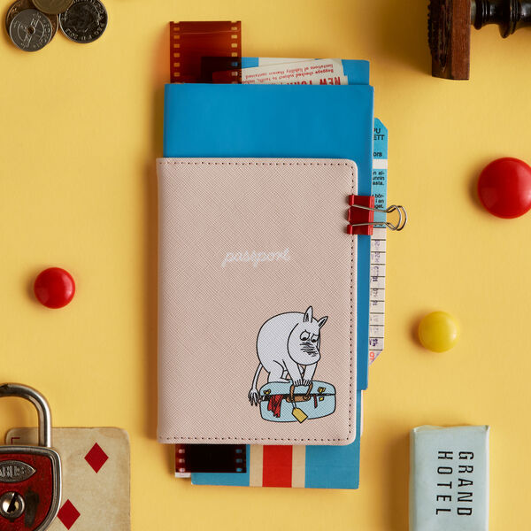 Holiday Rush Passport Cover, Moomin Arabia