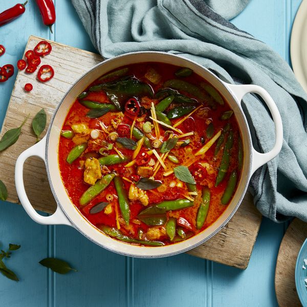 Signature round cast iron pot &Oslash; 24 cm, meringue, Le Creuset