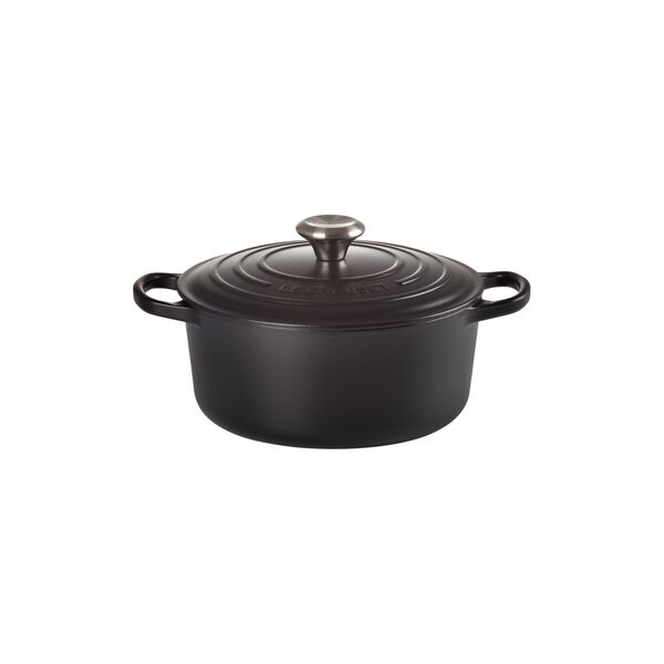 Signature Round Pot Ø 24 cm, matte black Signature Round Pot Ø 24 cm, matte black, Le Creuset