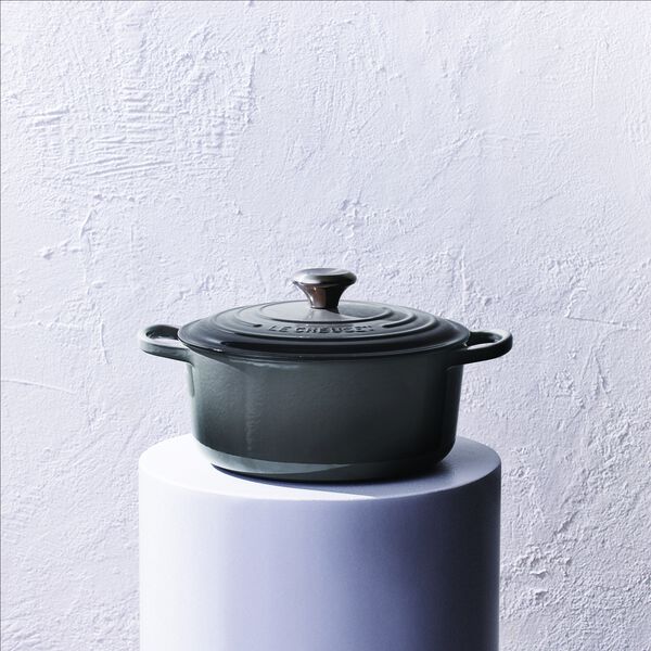Signature round cast iron pot &Oslash; 28 cm, flint, Le Creuset