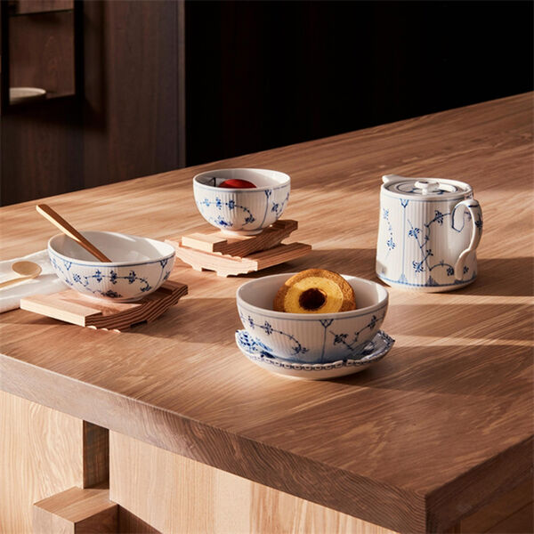 Blue Fluted Plain Tea Pot 75 cl Blue Fluted Plain Tea Pot 75 cl, Royal Copenhagen