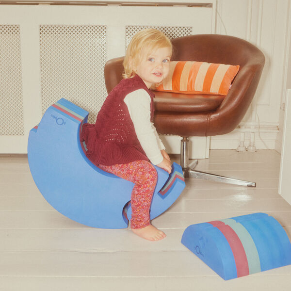 Elephant L, blue gym, bObles