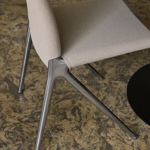Kape Chair IF7, Barnum 101/aluminium, &Tradition