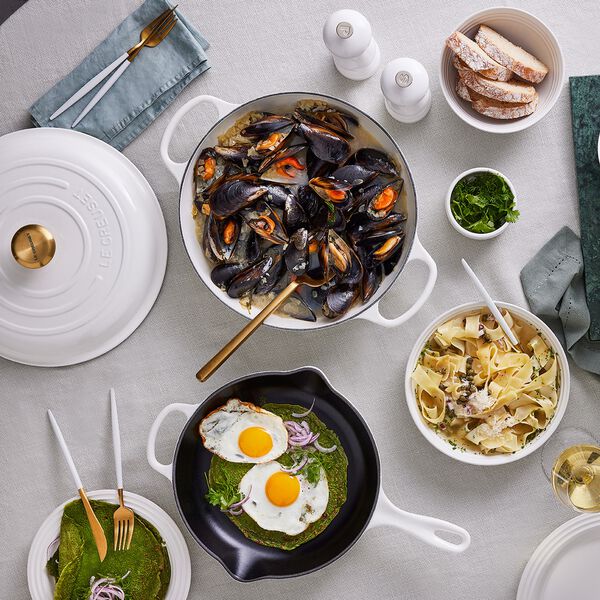 Signature cast iron round skillet &Oslash; 23 cm, white, Le Creuset