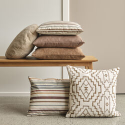 Taffy Cushion, caramel, Compliments