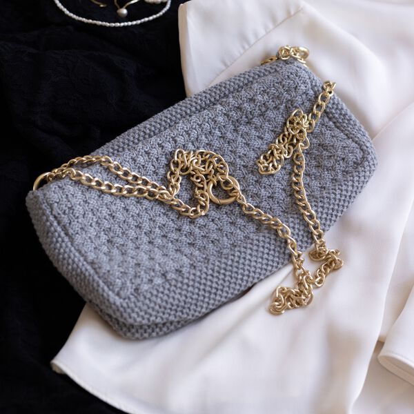 Knitted Clutch Chain Petra, med grey melange, By LOHN