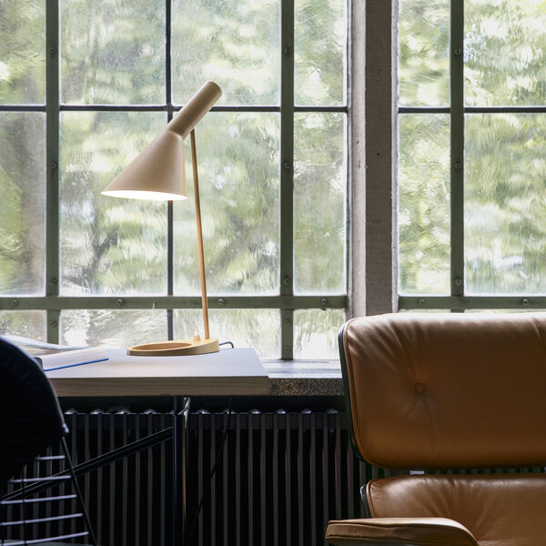 AJ Table Lamp, warm sand, Louis Poulsen