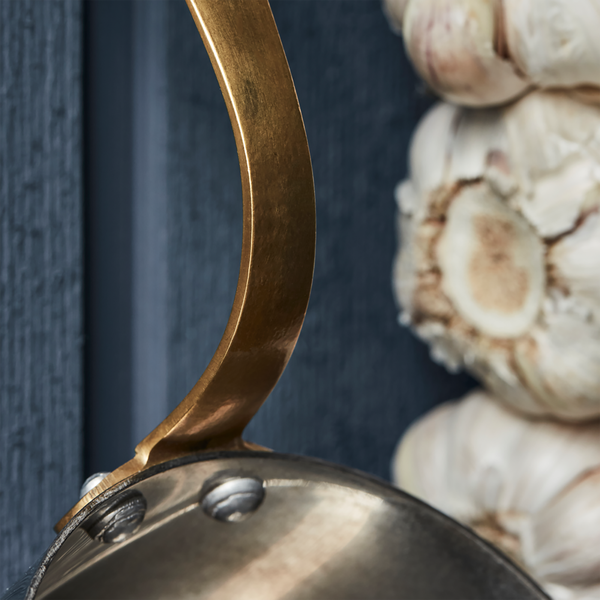 NVPresentation pot, silver finish, Nicolas Vah&eacute;