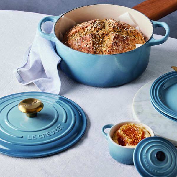 Signature round cast iron pot &Oslash; 24 cm, chambray, Le Creuset