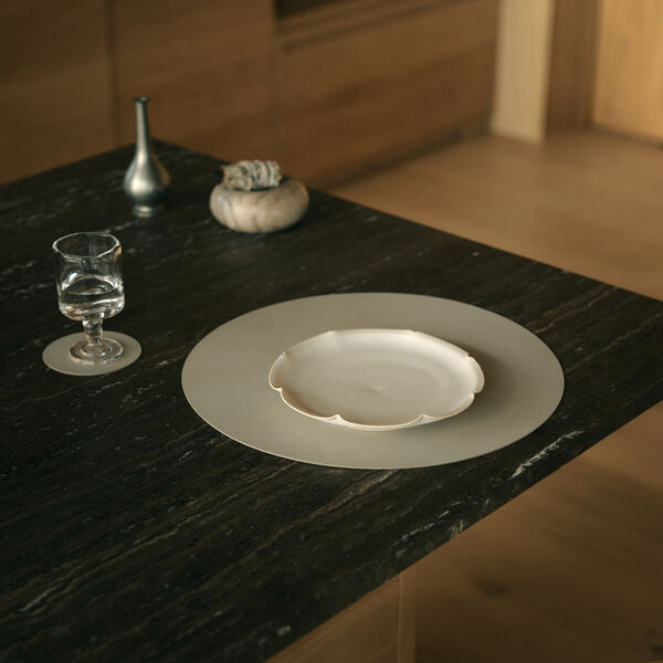 Nupo table mat Circle L, oyster white, LIND DNA