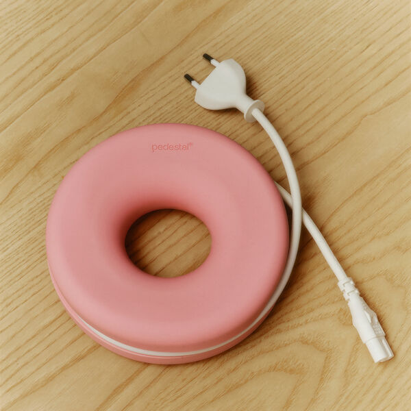 Cable Bagel, bubble gum Cable Bagel, bubble gum, Pedestal