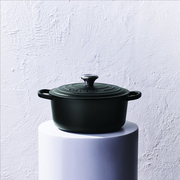 Signature round cast iron pot &Oslash; 24 cm, matte black, Le Creuset