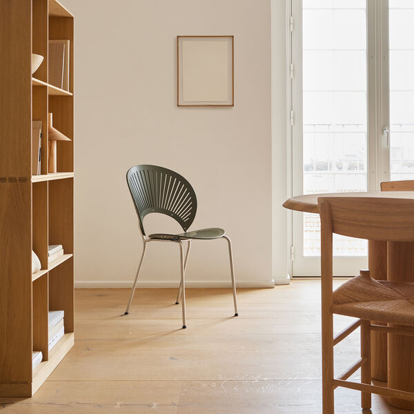 3398 Trinidad Chair, khaki green/chrome, Fredericia Furniture