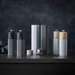Line Pepper Mill 18 cm, graphite, Peugeot