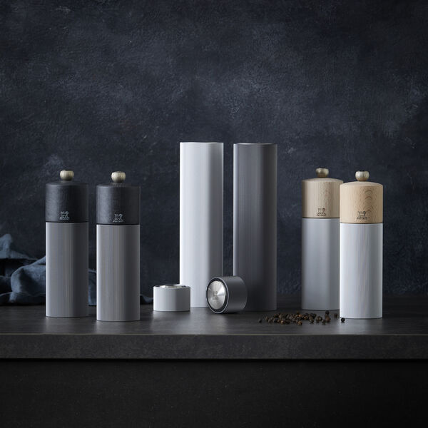 Line Pepper Mill 18 cm, graphite, Peugeot