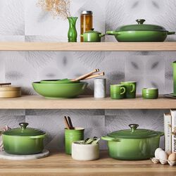 Signature round cast iron pot &Oslash; 28 cm, bamboo green, Le Creuset