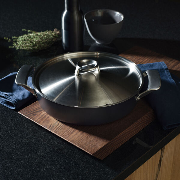 Taiten Roasting Dish with Lid Ø 28 cm, Fiskars