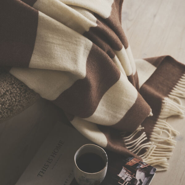 The Sweater Throw, 05322 brown The Sweater Throw, 05322 brown, Silkeborg Uldspinderi