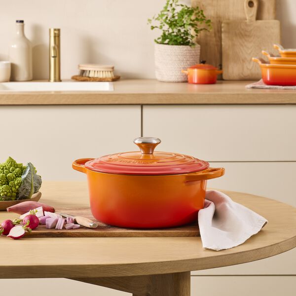 Signature round cast iron pot &Oslash; 26 cm, volcanic, Le Creuset