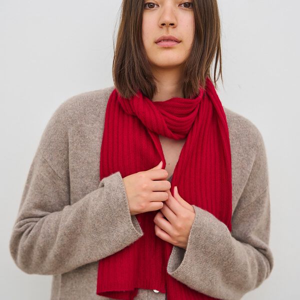 Sara Scarf, cherry red Sara Scarf, cherry red, CARE BY ME