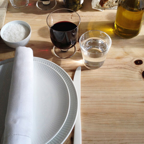 White Fluted Coupe Plate Ø 23 cm White Fluted Coupe Plate Ø 23 cm, Royal Copenhagen