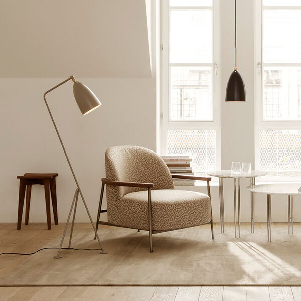 Gräshoppa Floor Lamp, warm grey semi matt, GUBI