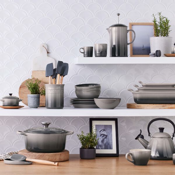 Signature round cast iron pot &Oslash; 20 cm, flint, Le Creuset