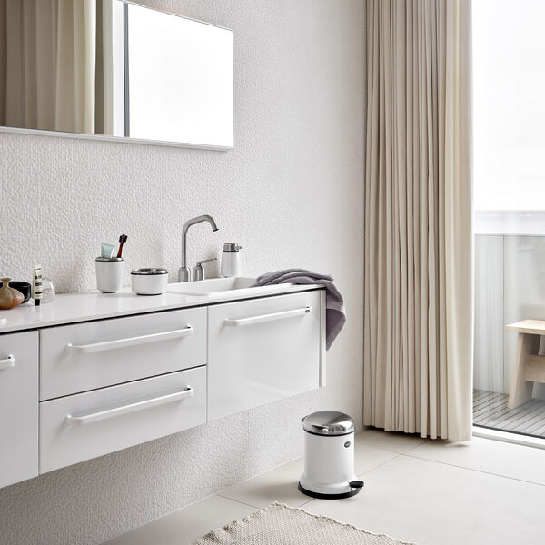 VIPP13 Pedal Bin, white VIPP13 Pedal Bin, white, Vipp