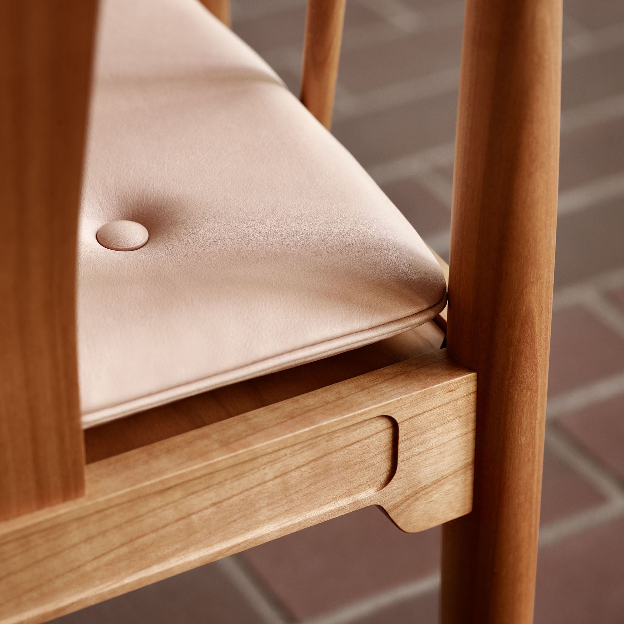 China Chair™ 80th Anniversary Edition, oiled cherry/natural