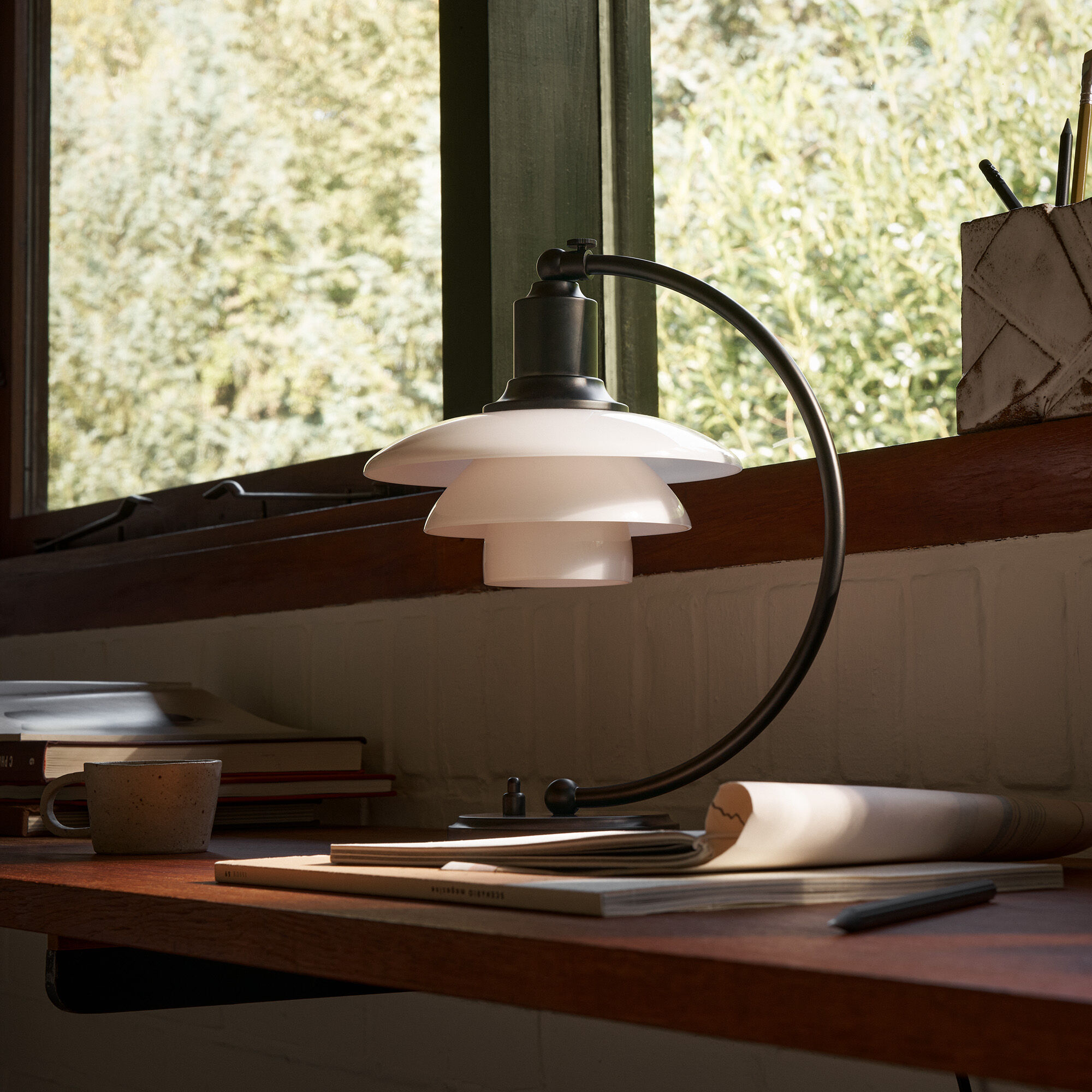 PH 2/2 Luna Table Lamp Special Edition, matt black/opal