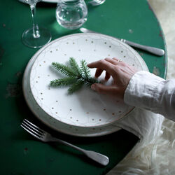 Christmas Morning Garlands | Plate | &Oslash; 25, Wik & Wals&oslash;e