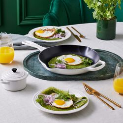 Signature cast iron deep skillet &Oslash; 26 cm, white, Le Creuset